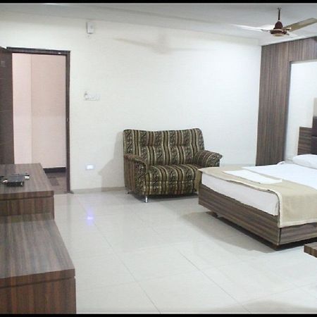 A.R Grand Hotel 维沙卡帕特南 外观 照片